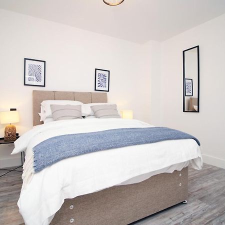 Kingsbridge Point - Cosy One Bed Apartments Near Town Centre, Суиндън Екстериор снимка