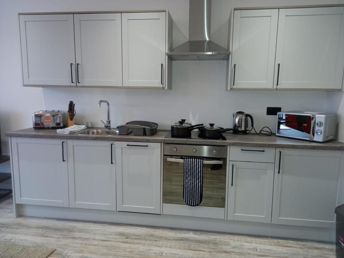 Kingsbridge Point - Cosy One Bed Apartments Near Town Centre, Суиндън Екстериор снимка
