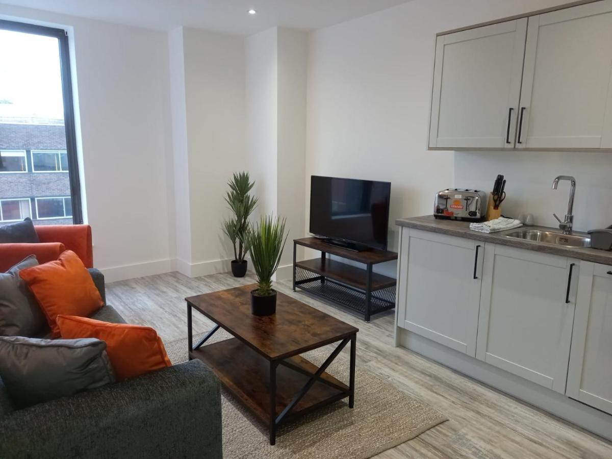 Kingsbridge Point - Cosy One Bed Apartments Near Town Centre, Суиндън Екстериор снимка