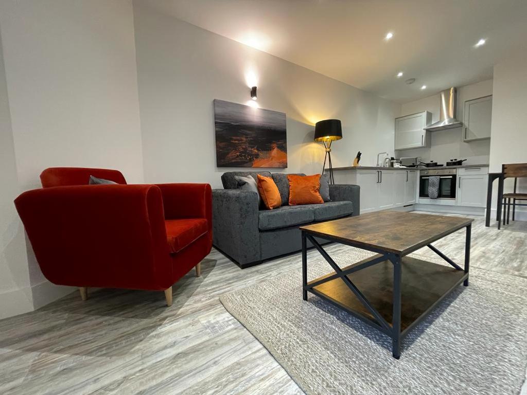 Kingsbridge Point - Cosy One Bed Apartments Near Town Centre, Суиндън Екстериор снимка