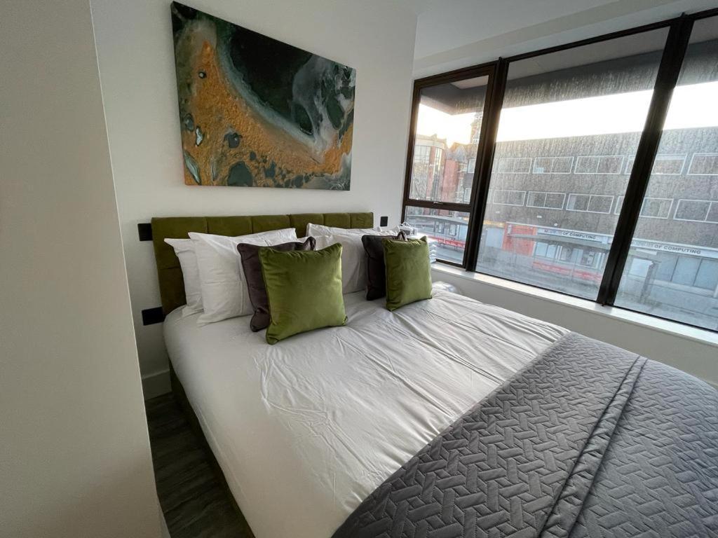 Kingsbridge Point - Cosy One Bed Apartments Near Town Centre, Суиндън Екстериор снимка