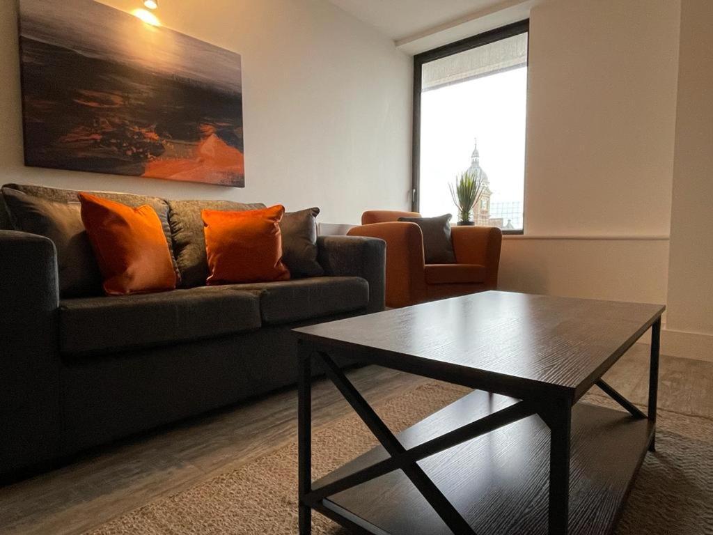 Kingsbridge Point - Cosy One Bed Apartments Near Town Centre, Суиндън Екстериор снимка