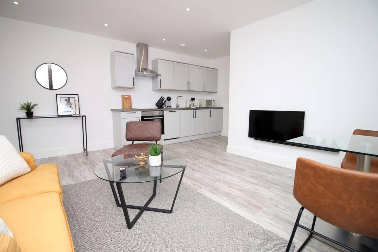 Kingsbridge Point - Cosy One Bed Apartments Near Town Centre, Суиндън Екстериор снимка