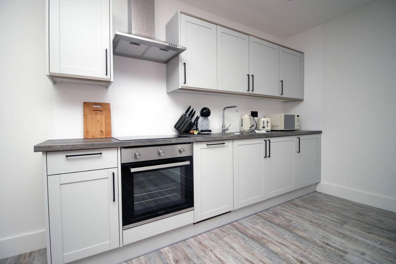 Kingsbridge Point - Cosy One Bed Apartments Near Town Centre, Суиндън Екстериор снимка