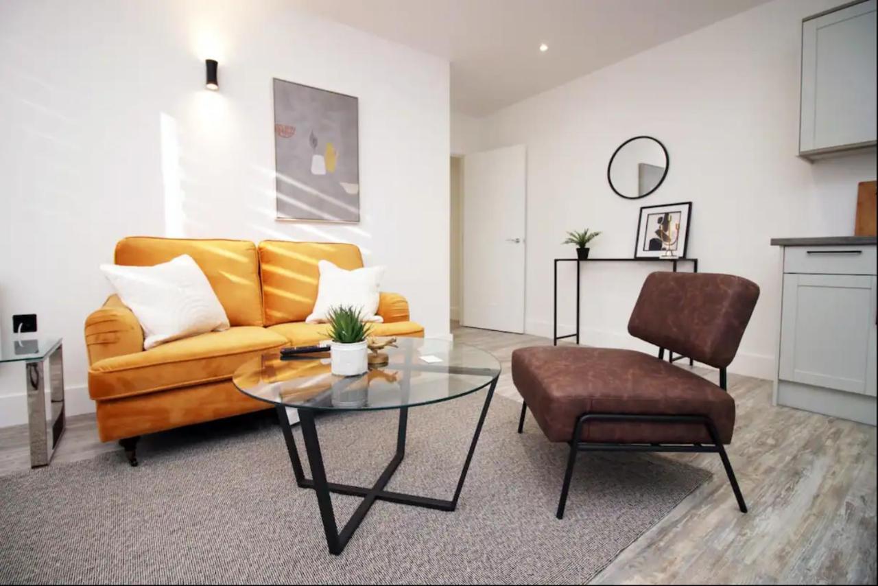 Kingsbridge Point - Cosy One Bed Apartments Near Town Centre, Суиндън Екстериор снимка