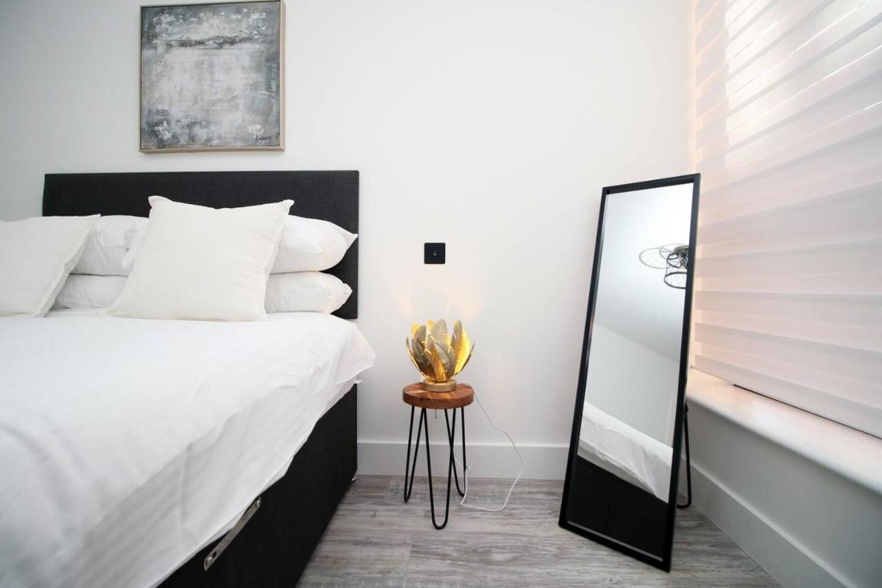 Kingsbridge Point - Cosy One Bed Apartments Near Town Centre, Суиндън Екстериор снимка