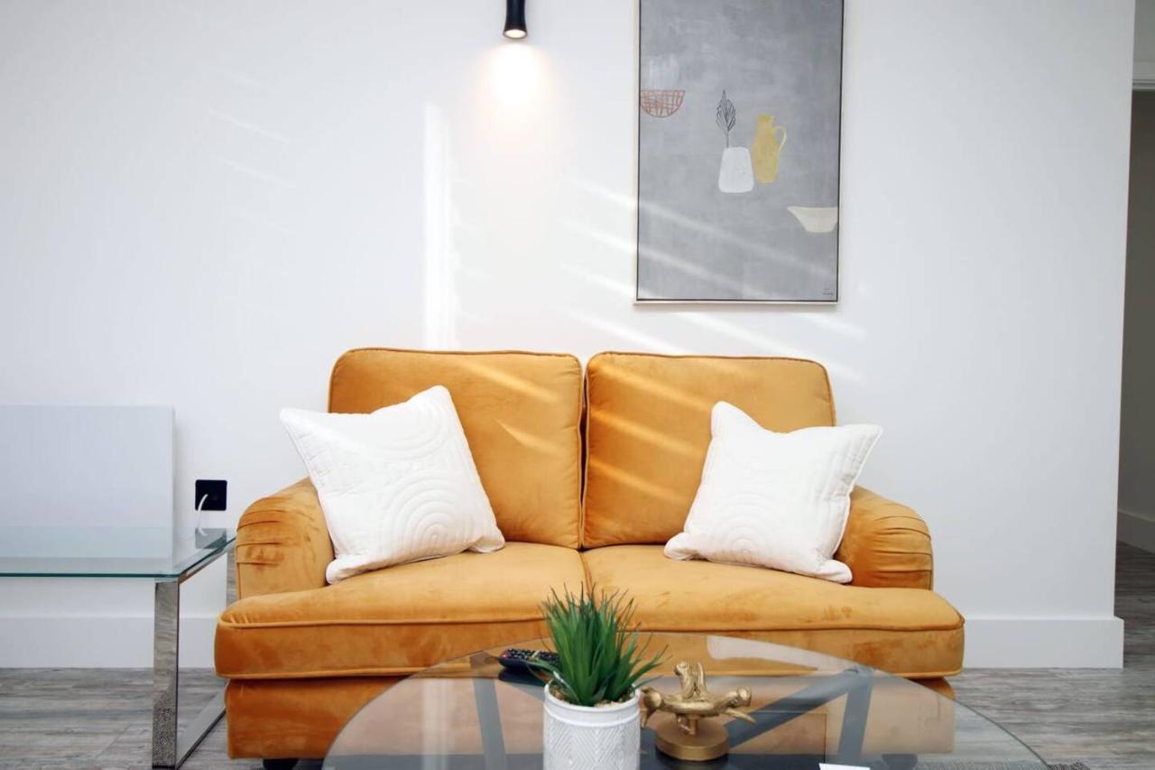 Kingsbridge Point - Cosy One Bed Apartments Near Town Centre, Суиндън Екстериор снимка