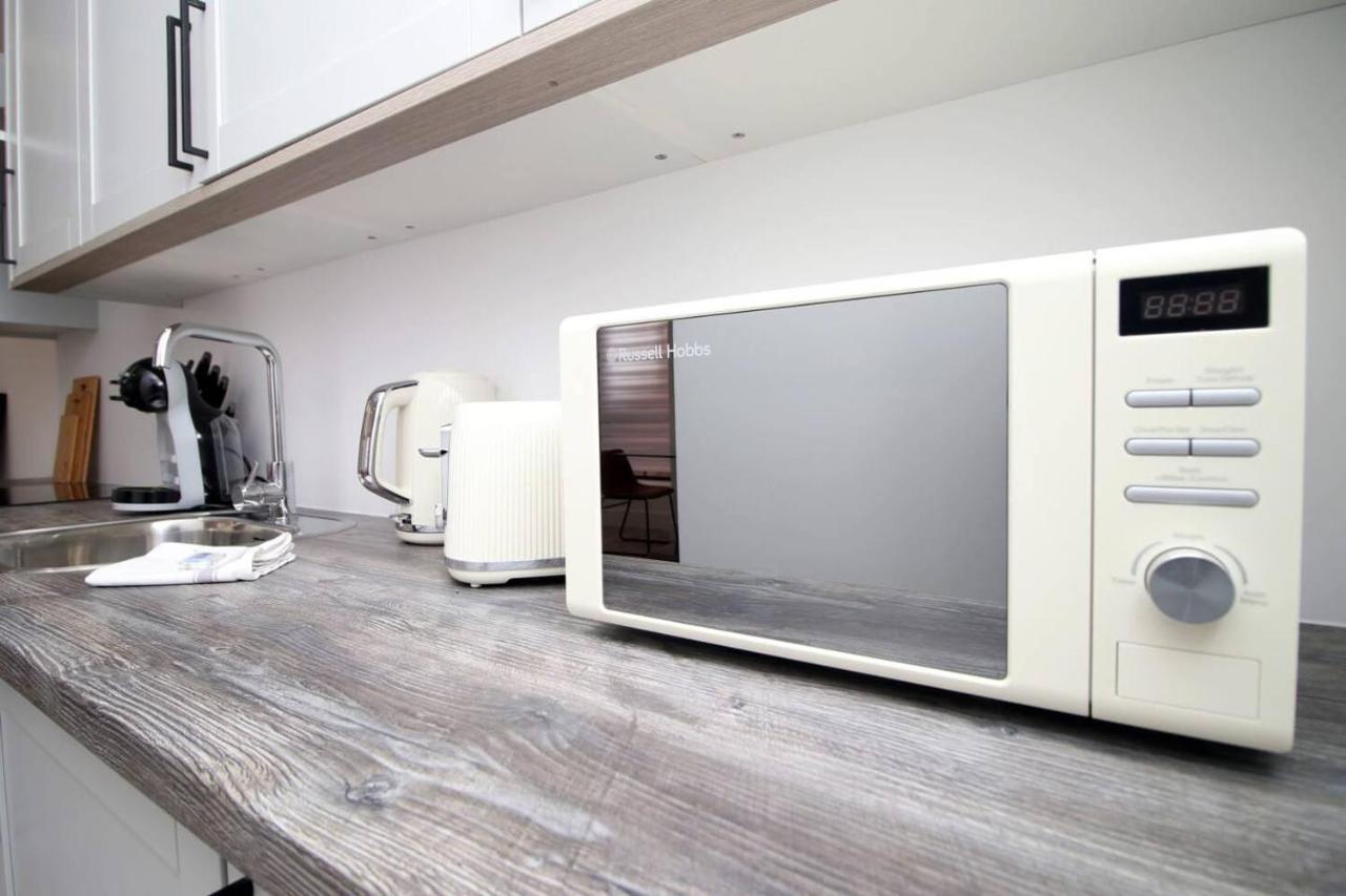 Kingsbridge Point - Cosy One Bed Apartments Near Town Centre, Суиндън Екстериор снимка
