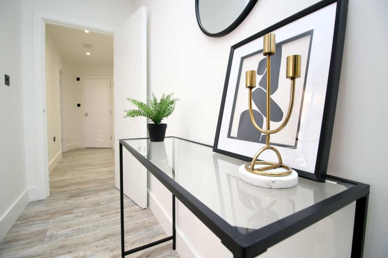 Kingsbridge Point - Cosy One Bed Apartments Near Town Centre, Суиндън Екстериор снимка