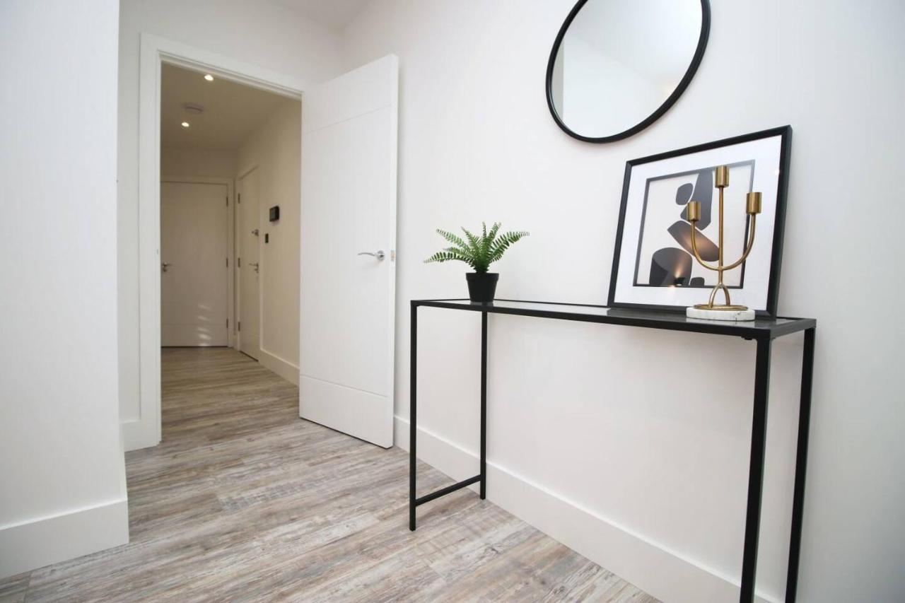 Kingsbridge Point - Cosy One Bed Apartments Near Town Centre, Суиндън Екстериор снимка