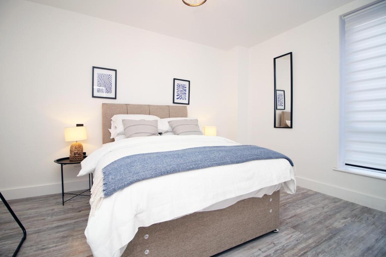 Kingsbridge Point - Cosy One Bed Apartments Near Town Centre, Суиндън Екстериор снимка