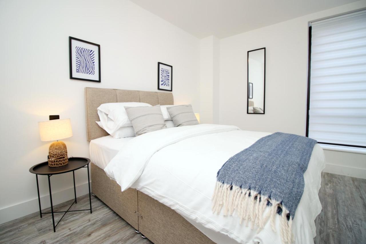 Kingsbridge Point - Cosy One Bed Apartments Near Town Centre, Суиндън Екстериор снимка