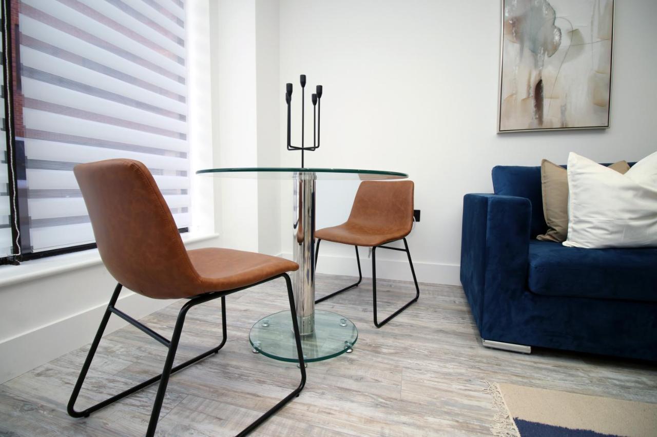 Kingsbridge Point - Cosy One Bed Apartments Near Town Centre, Суиндън Екстериор снимка